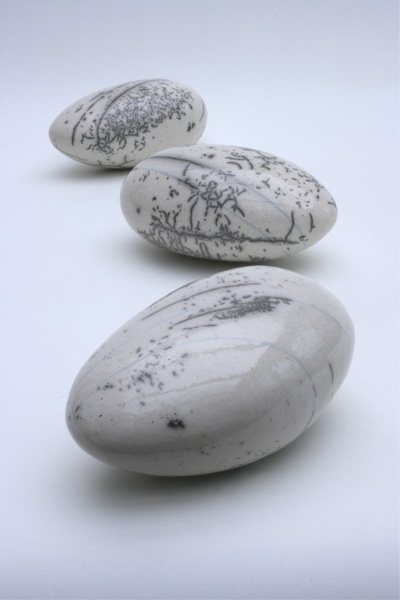  Glazed cla 'pebbles' 6 x 13 x 7cm 